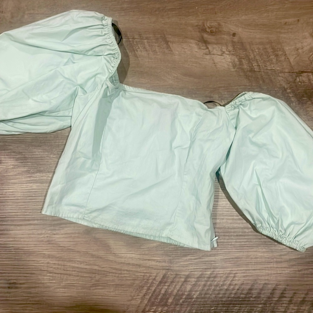Women Teen Forever 21 Like New Cropped Fitted Top light green/blue mint Small